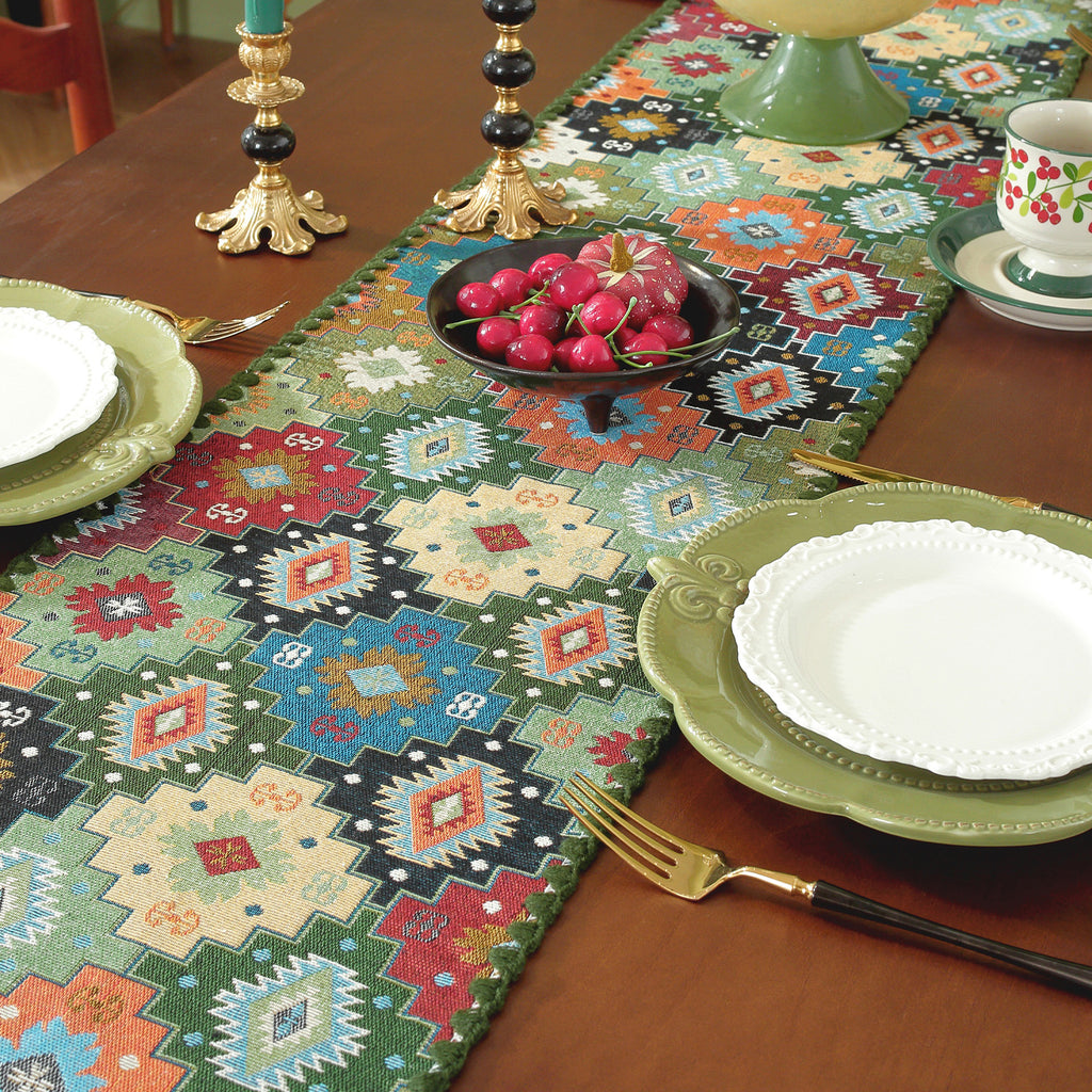 Jigsaw Puzzle Pattern Cotton-Linen Style Table Runner with Scalloped Edge