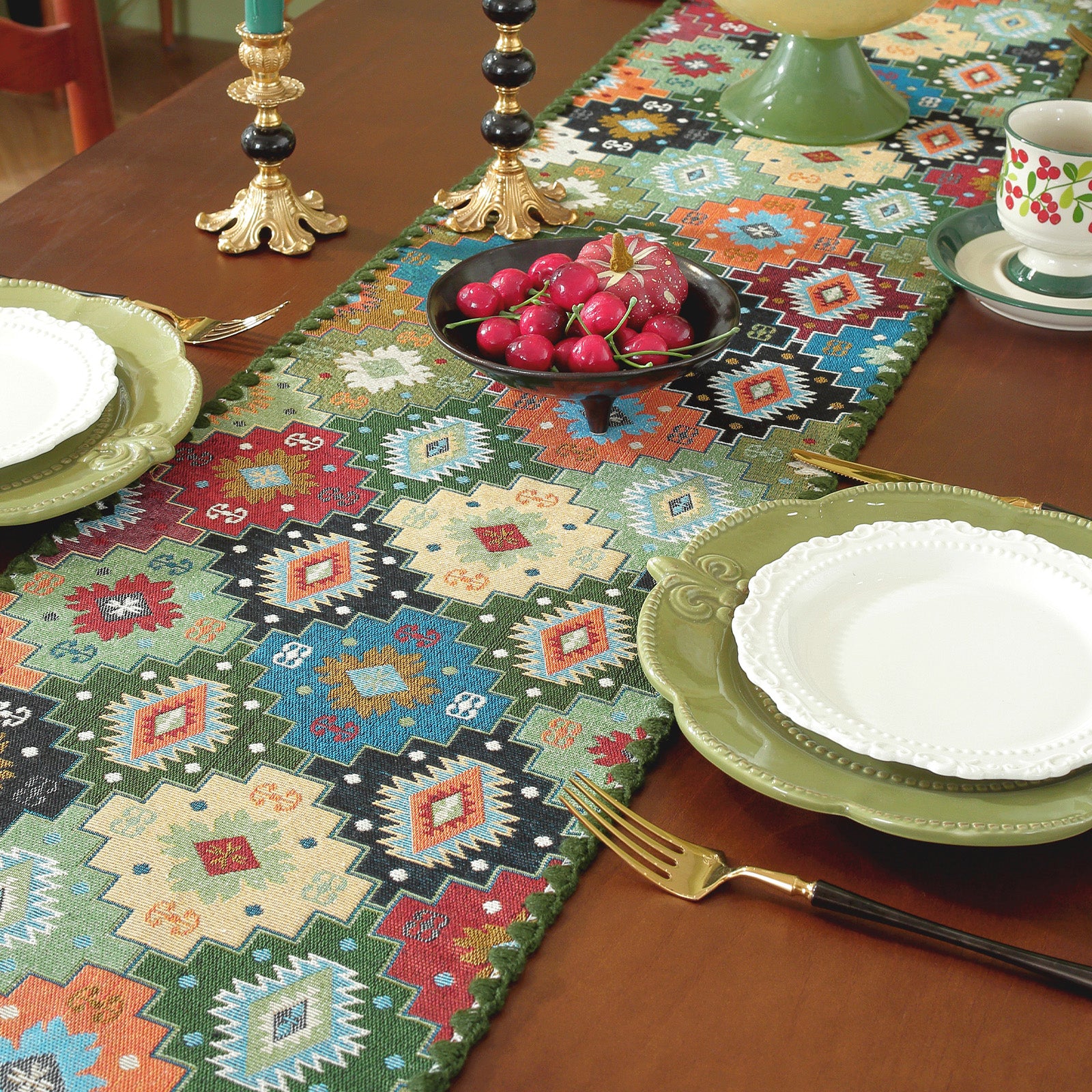 Jigsaw Puzzle Pattern Cotton-Linen Style Table Runner with Scalloped Edge