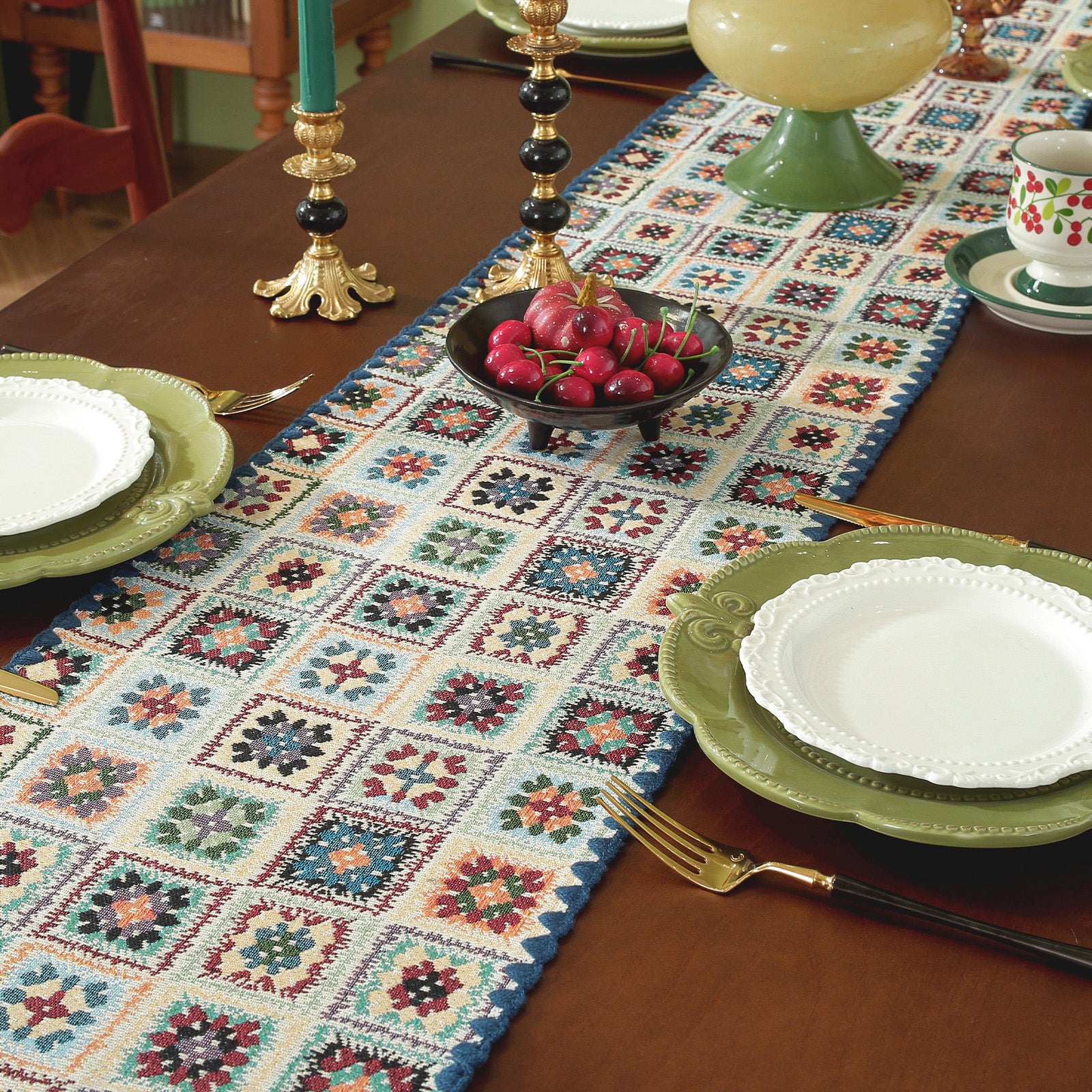 Blue Hook Flower Pattern Cotton-Linen Style Table Runner with Scalloped Edge