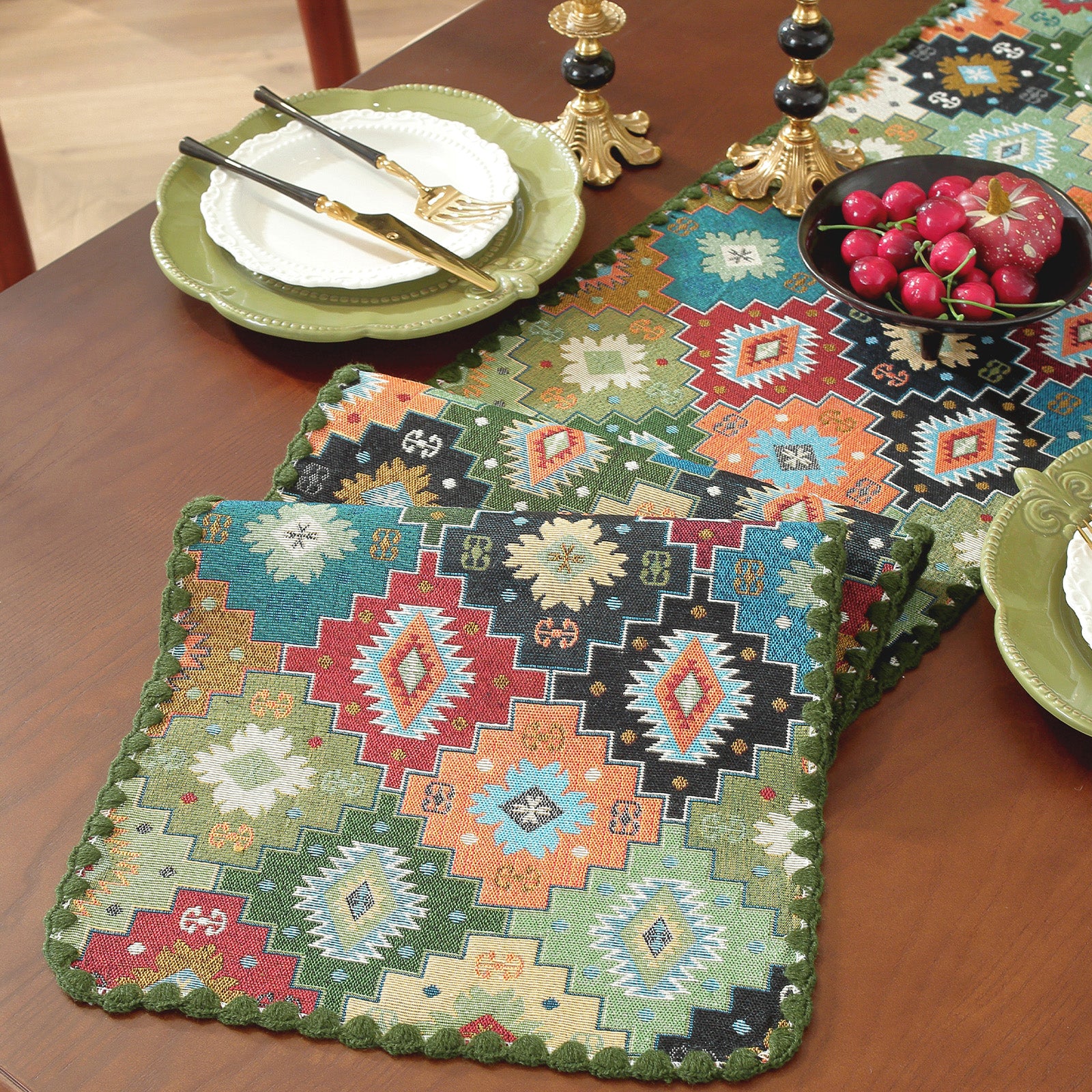 Jigsaw Puzzle Pattern Cotton-Linen Style Table Runner with Scalloped Edge