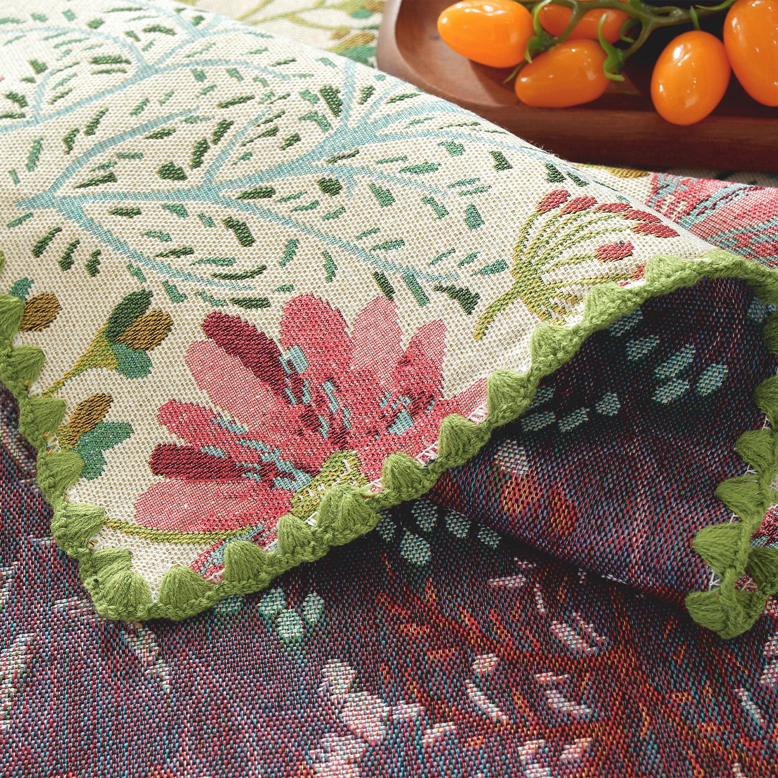 Linen-Style Shell Lace Tablecloth, Pastoral Design