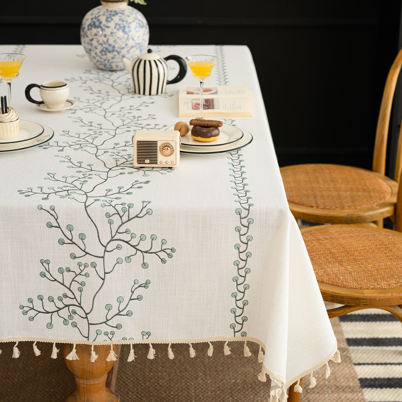Linen-Like Waterproof Tablecloth with Berry Pattern — Breathable & Minimalist Design for Home Use, Fits Square, Round & Rectangular Tables