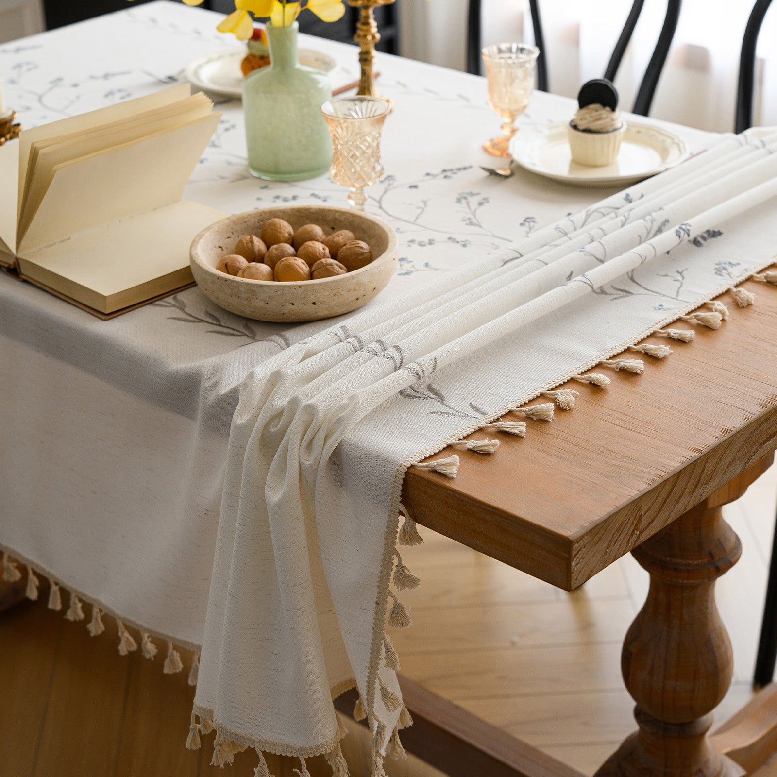 Linen-Like Waterproof Tablecloth with Lavender Pattern — Breathable & Minimalist Design for Home Use, Fits Square, Round & Rectangular Tables