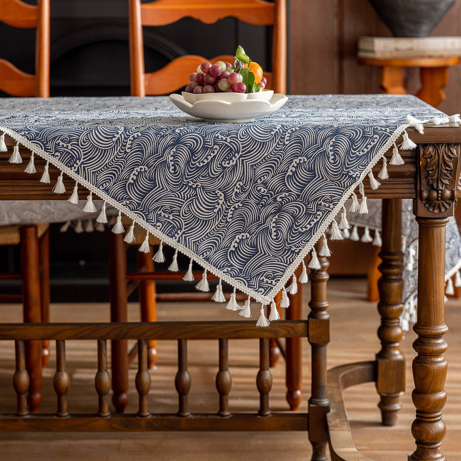 Wave Pattern Linen-Look Tablecloth with Tassels – Wrinkle-Resistant & Drapes Beautifully, Japanese Minimalist Dining Table Art