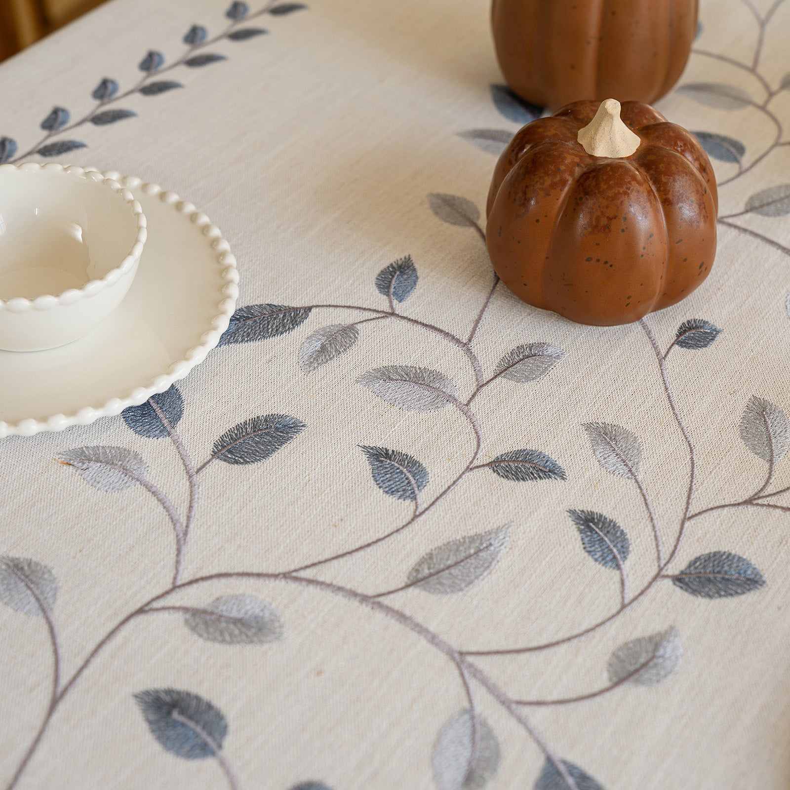 Linen-Like Waterproof Tablecloth with Vine Pattern — Breathable & Minimalist Design for Home Use, Fits Square, Round & Rectangular Tables