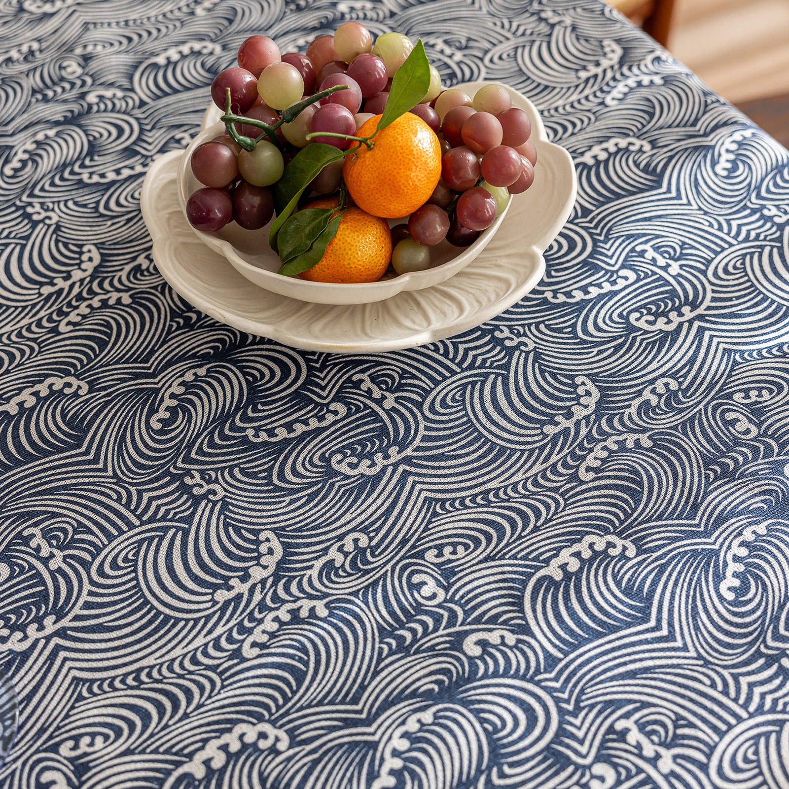 Wave Pattern Linen-Look Tablecloth with Tassels – Wrinkle-Resistant & Drapes Beautifully, Japanese Minimalist Dining Table Art