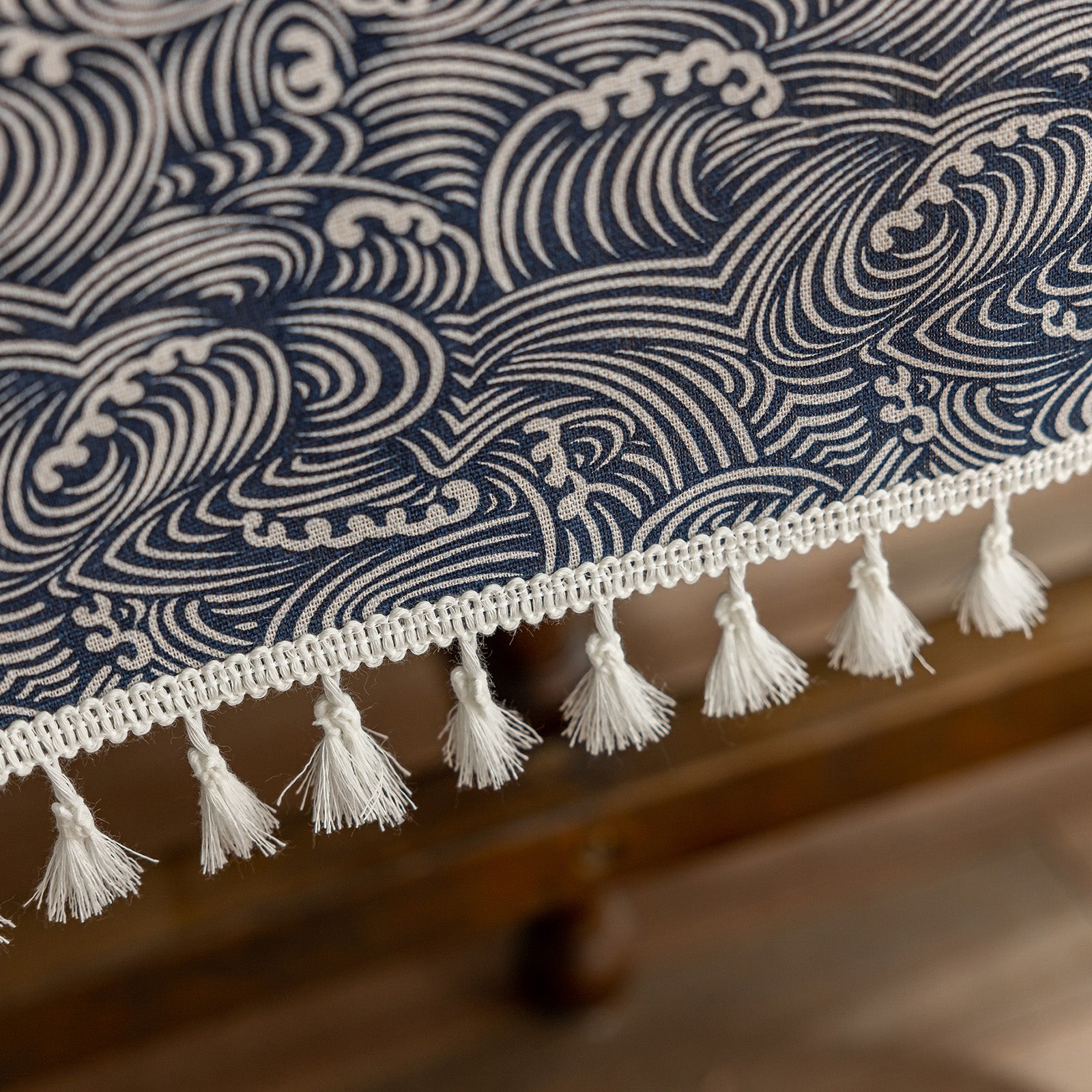 Wave Pattern Linen-Look Tablecloth with Tassels – Wrinkle-Resistant & Drapes Beautifully, Japanese Minimalist Dining Table Art