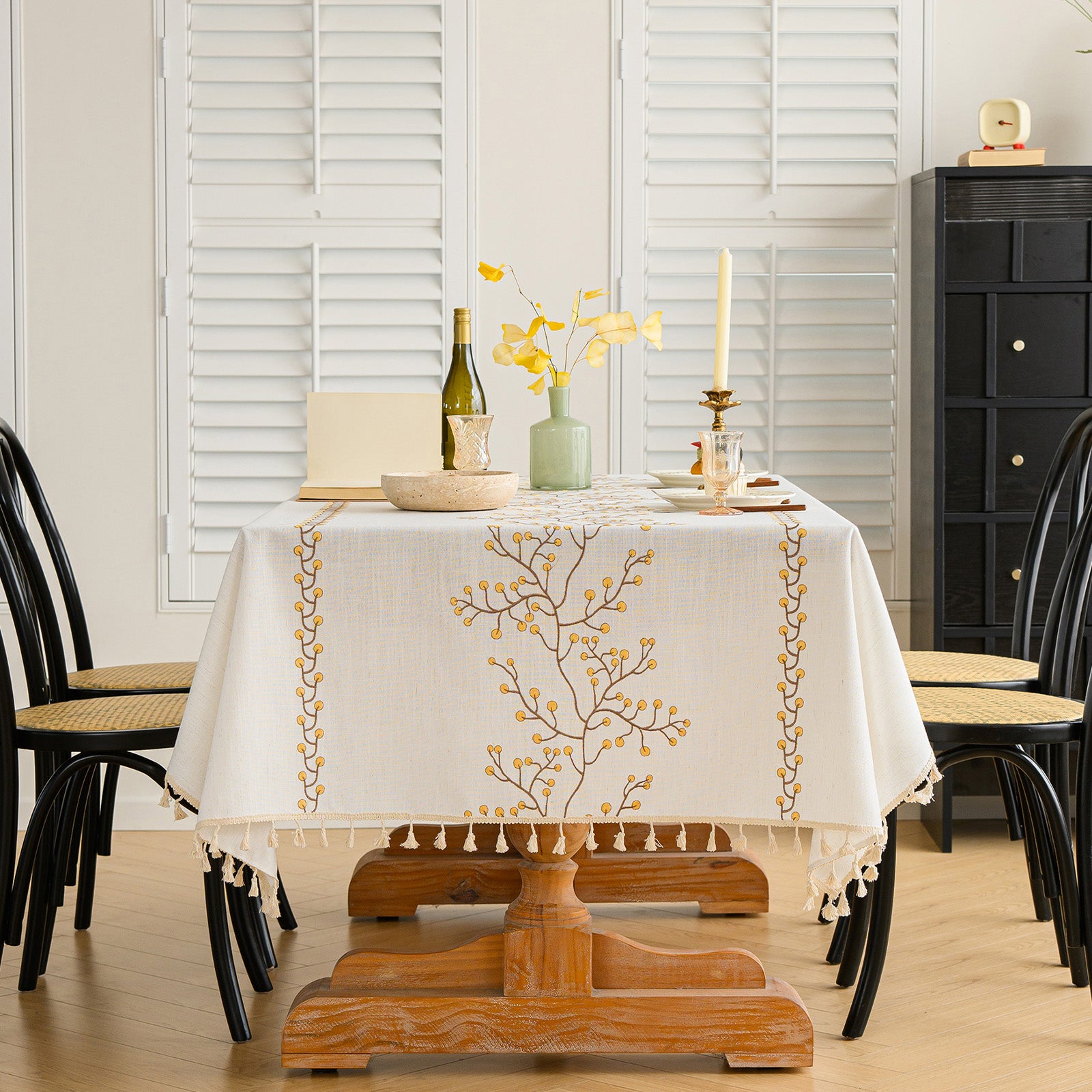 Linen-Like Waterproof Tablecloth with Berry Pattern — Breathable & Minimalist Design for Home Use, Fits Square, Round & Rectangular Tables