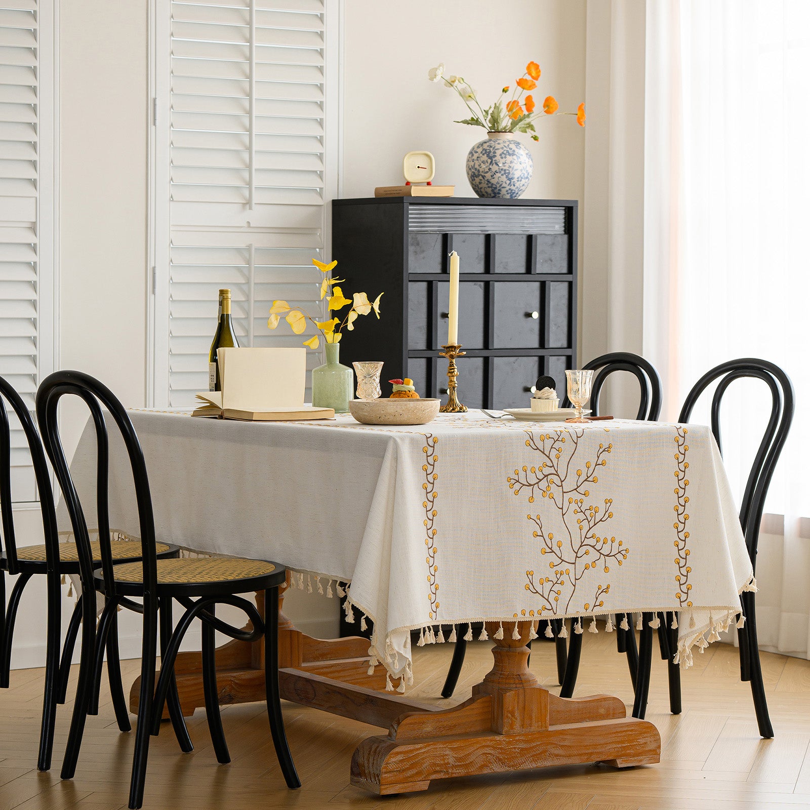 Linen-Like Waterproof Tablecloth with Berry Pattern — Breathable & Minimalist Design for Home Use, Fits Square, Round & Rectangular Tables