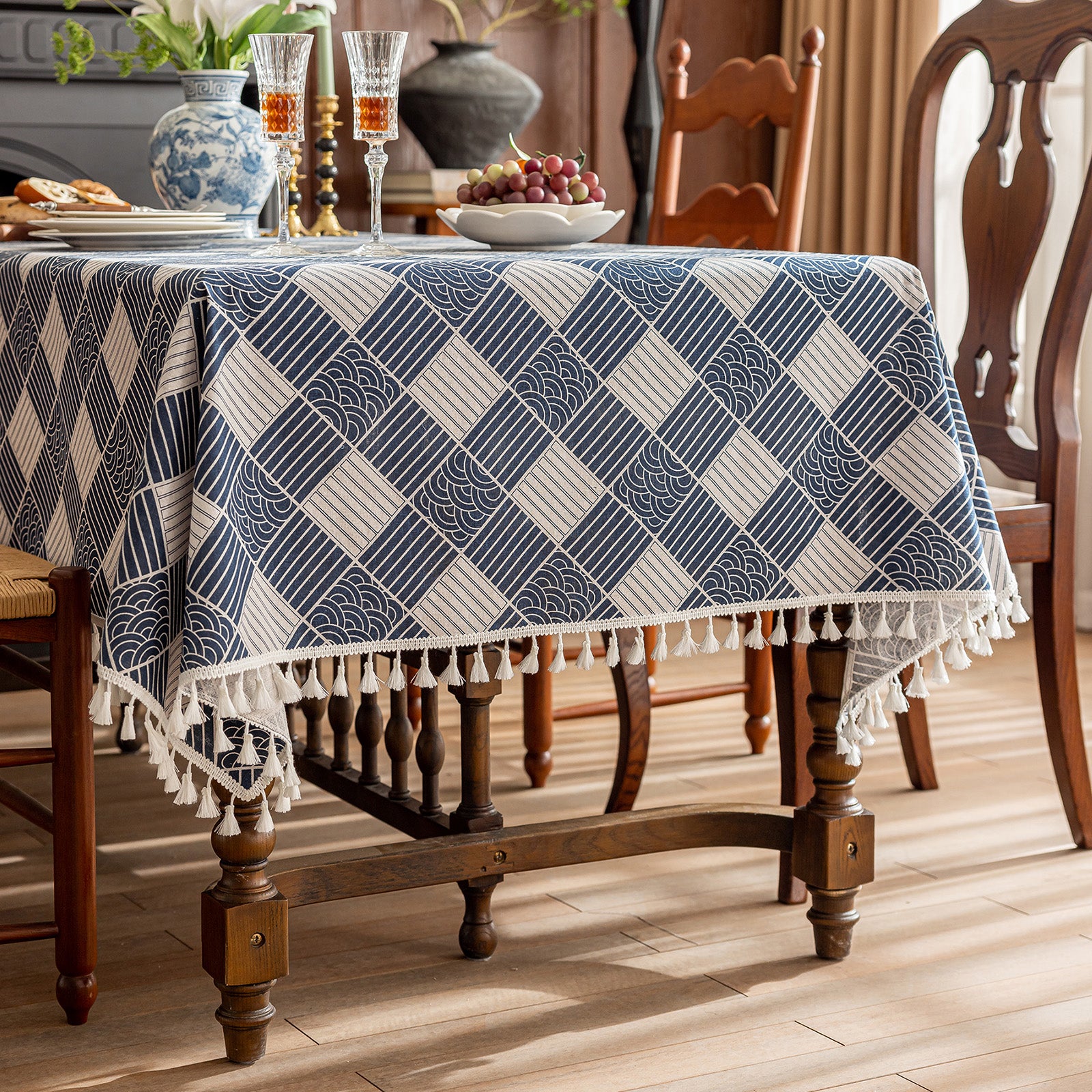 Checkered Pattern Linen-Look Tablecloth with Tassels – Wrinkle-Resistant & Drapes Beautifully, Japanese Minimalist Dining Table Art