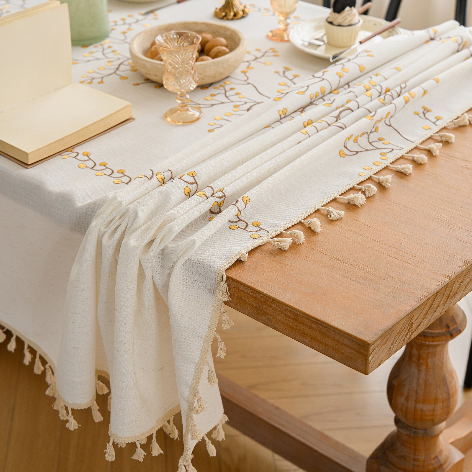 Linen-Like Waterproof Tablecloth with Berry Pattern — Breathable & Minimalist Design for Home Use, Fits Square, Round & Rectangular Tables