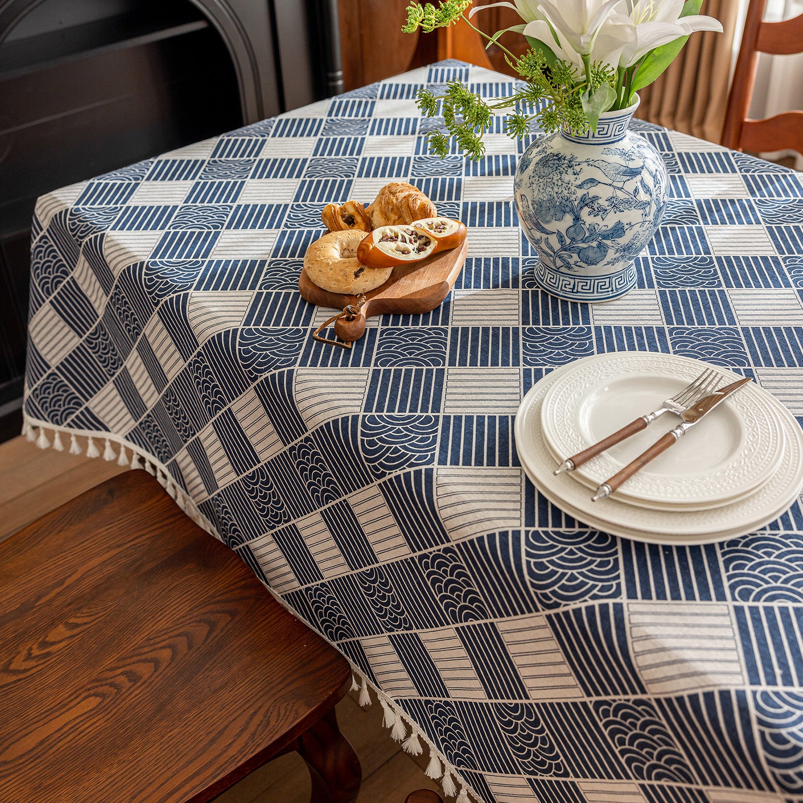 Checkered Pattern Linen-Look Tablecloth with Tassels – Wrinkle-Resistant & Drapes Beautifully, Japanese Minimalist Dining Table Art