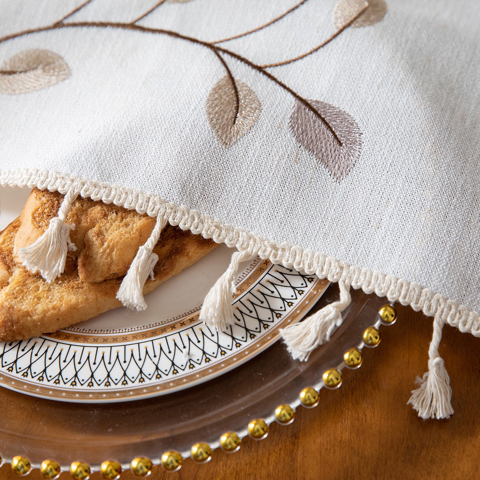 Linen-Like Waterproof Tablecloth with Vine Pattern — Breathable & Minimalist Design for Home Use, Fits Square, Round & Rectangular Tables