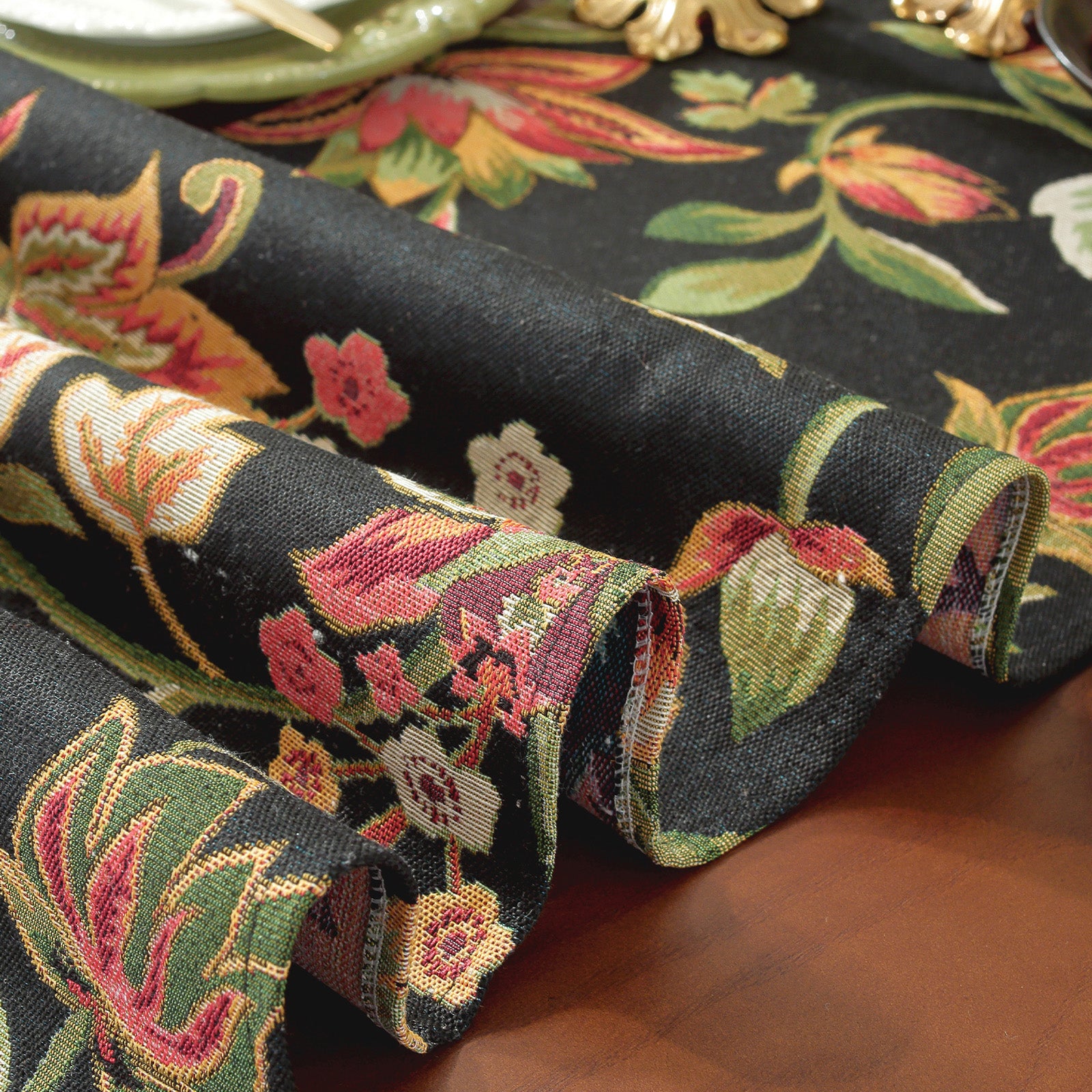 Linen-Like Jacquard Table Runner