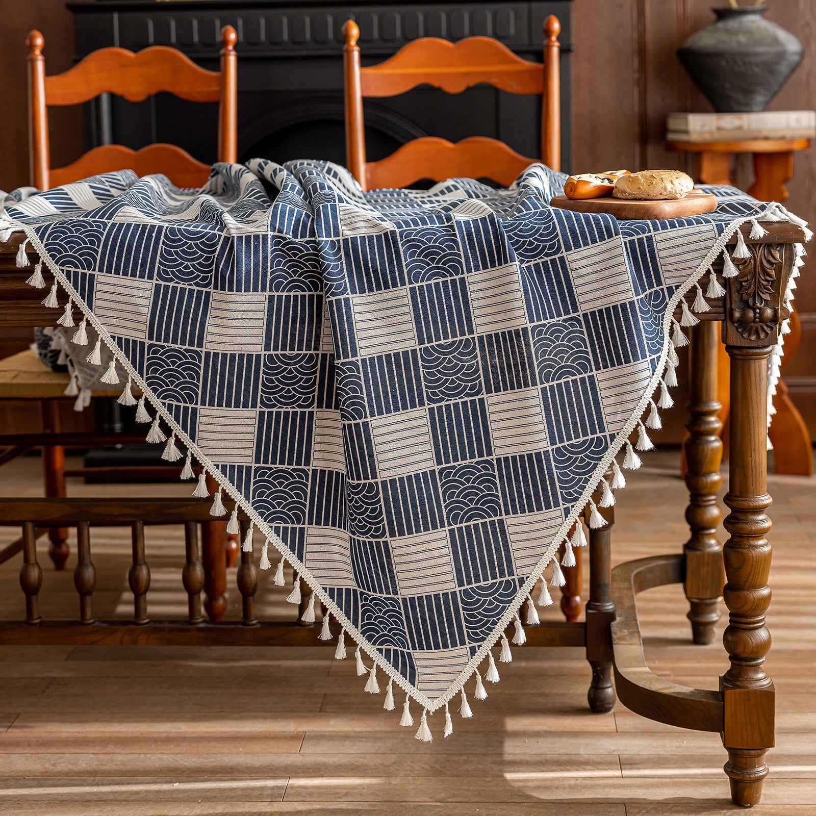 Checkered Pattern Linen-Look Tablecloth with Tassels – Wrinkle-Resistant & Drapes Beautifully, Japanese Minimalist Dining Table Art