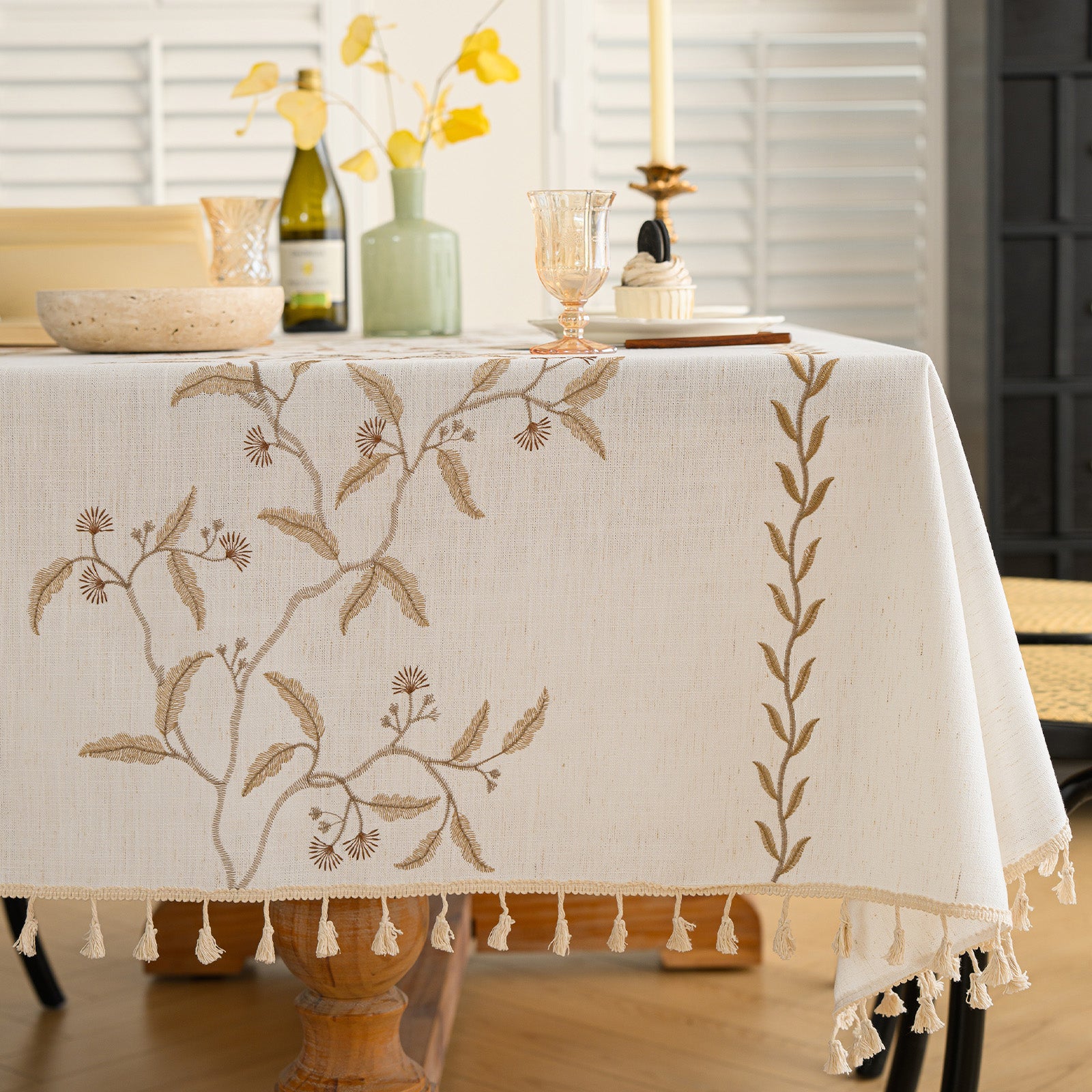 Linen-Like Waterproof Tablecloth with Spruce Tree Pattern — Breathable & Minimalist Design for Home Use, Fits Square, Round & Rectangular Tables