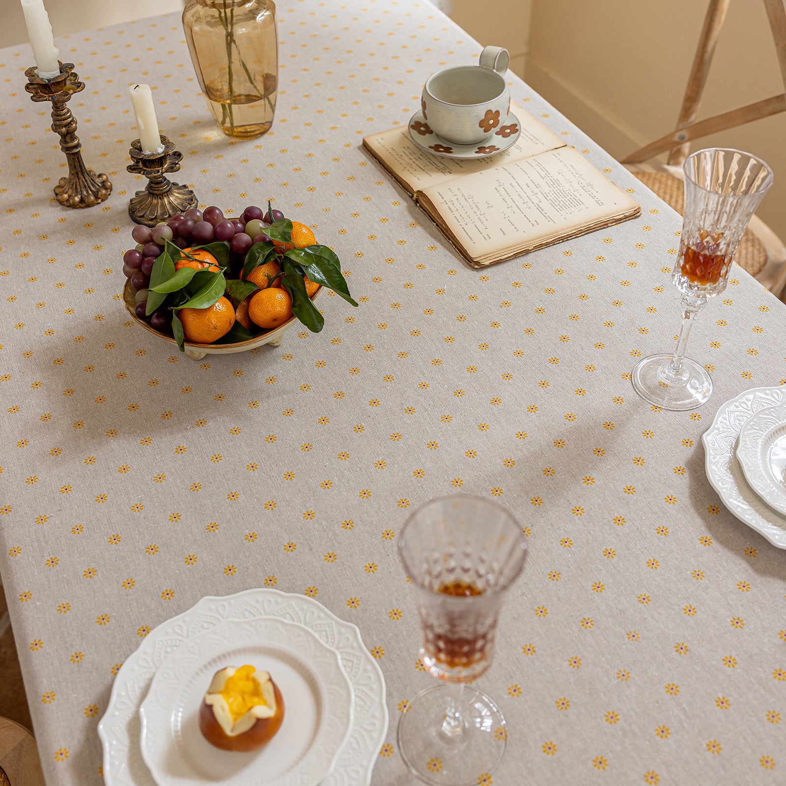 Little Chrysanthemum Pattern Tablecloth