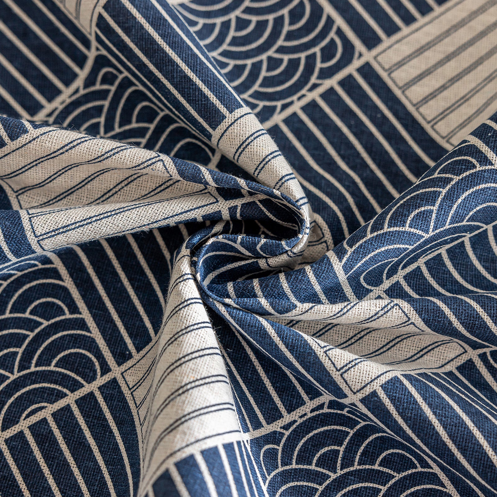 Checkered Pattern Linen-Look Tablecloth with Tassels – Wrinkle-Resistant & Drapes Beautifully, Japanese Minimalist Dining Table Art