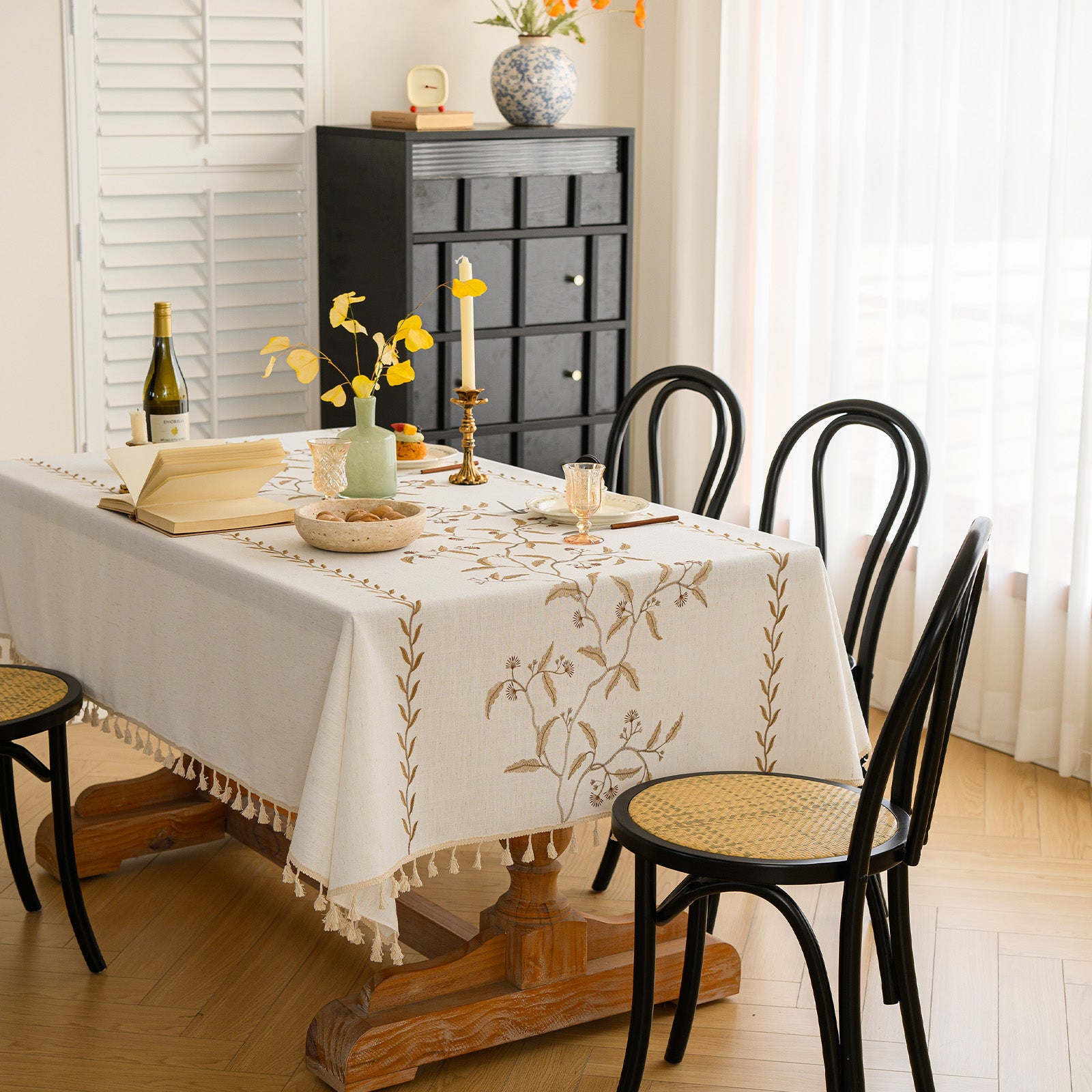 Linen-Like Waterproof Tablecloth with Spruce Tree Pattern — Breathable & Minimalist Design for Home Use, Fits Square, Round & Rectangular Tables