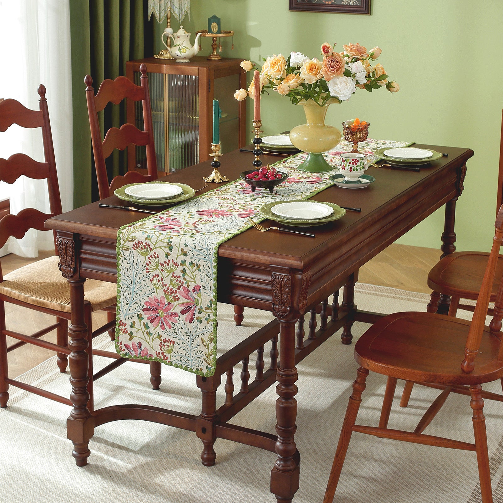Linen-Style Shell Lace Table Runner, Pastoral Design