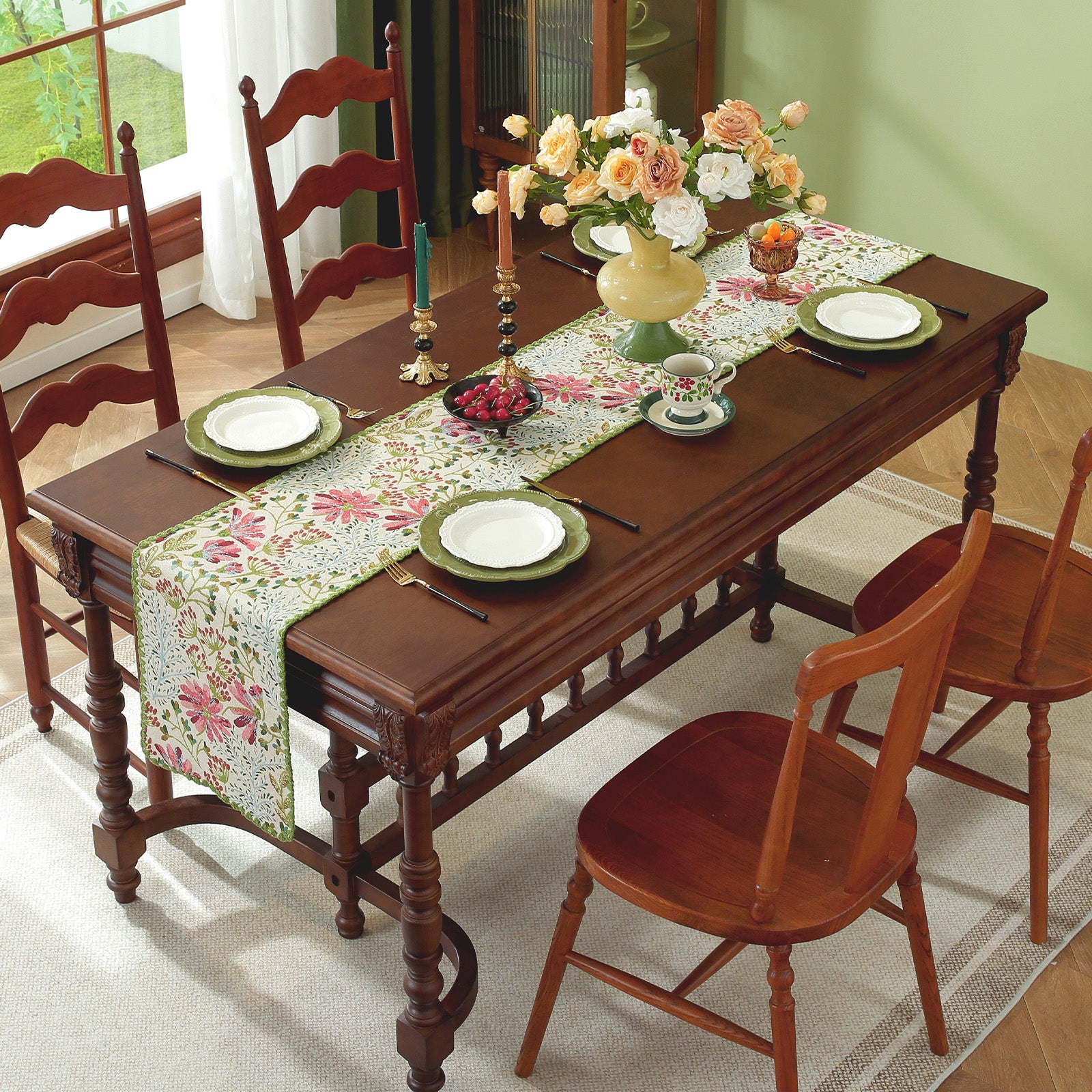 Linen-Style Shell Lace Table Runner, Pastoral Design
