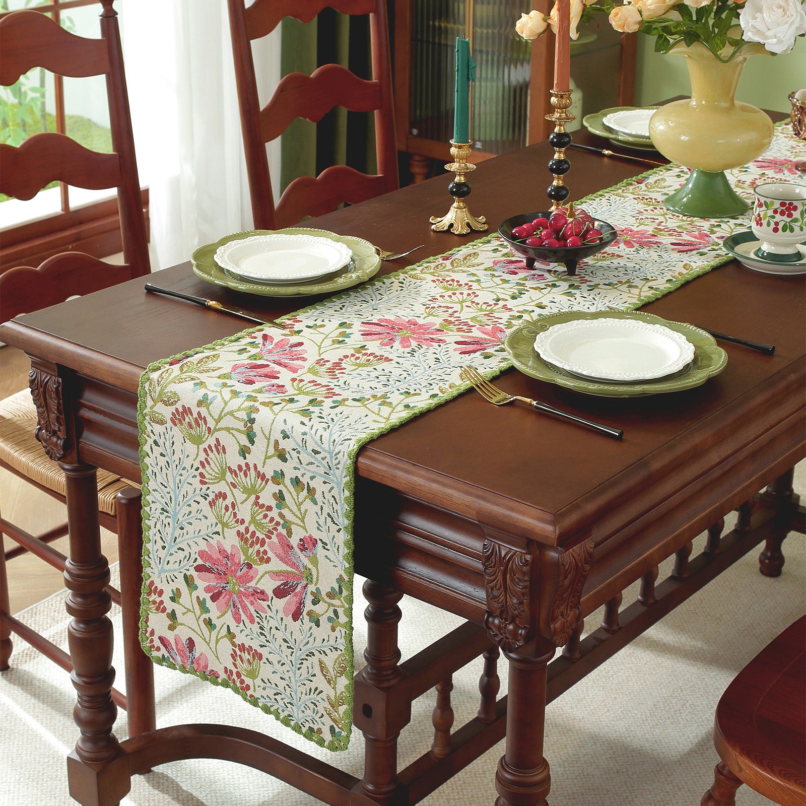 Linen-Style Shell Lace Table Runner, Pastoral Design