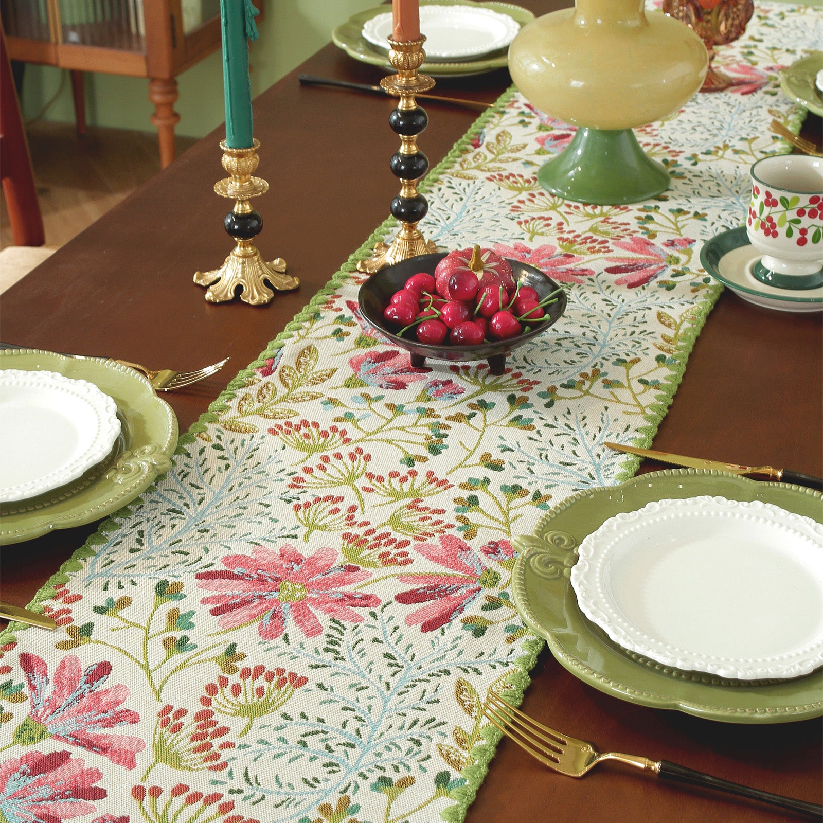 Linen-Style Shell Lace Table Runner, Pastoral Design